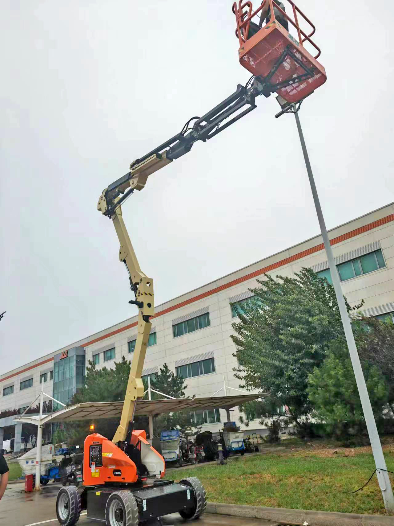 成都高空車出租多少錢一天